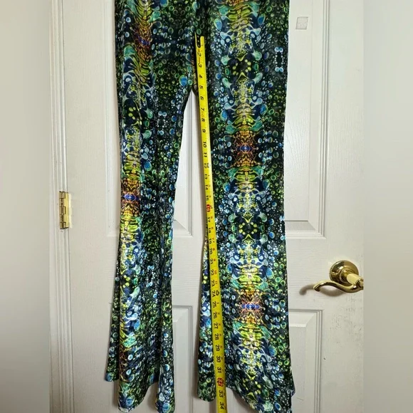 Green Multicolor Sequin-Effect Flared Pants - Picture 9 of 10